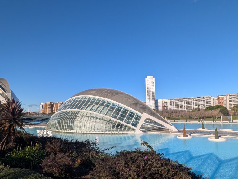 El Hemisfèric de Valencia en 360°: Guía y Tour Completo de la Pantalla Gigante IMAX