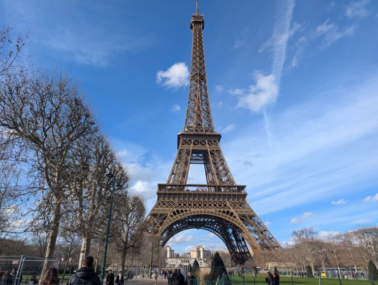 La Torre Eiffel te cobra CUÁNTO por subir?